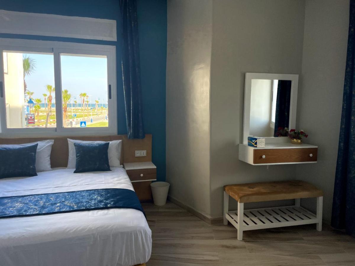 Hostal Mh Borj Martil Bagian luar foto