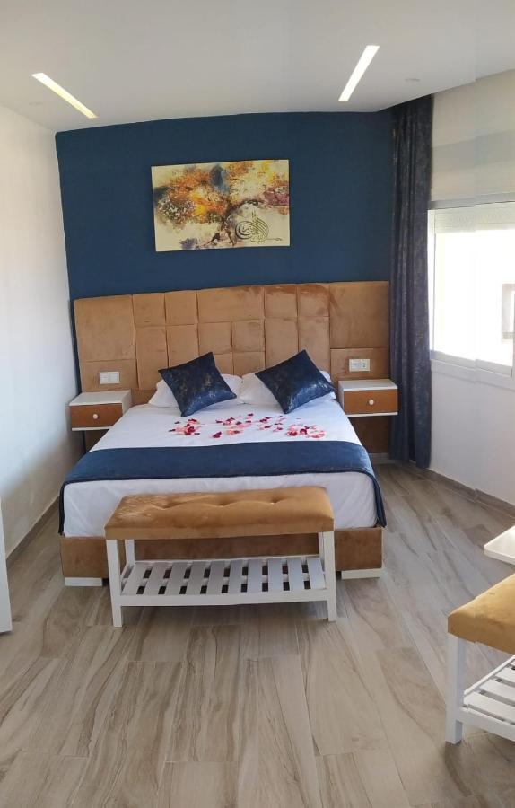 Hostal Mh Borj Martil Bagian luar foto