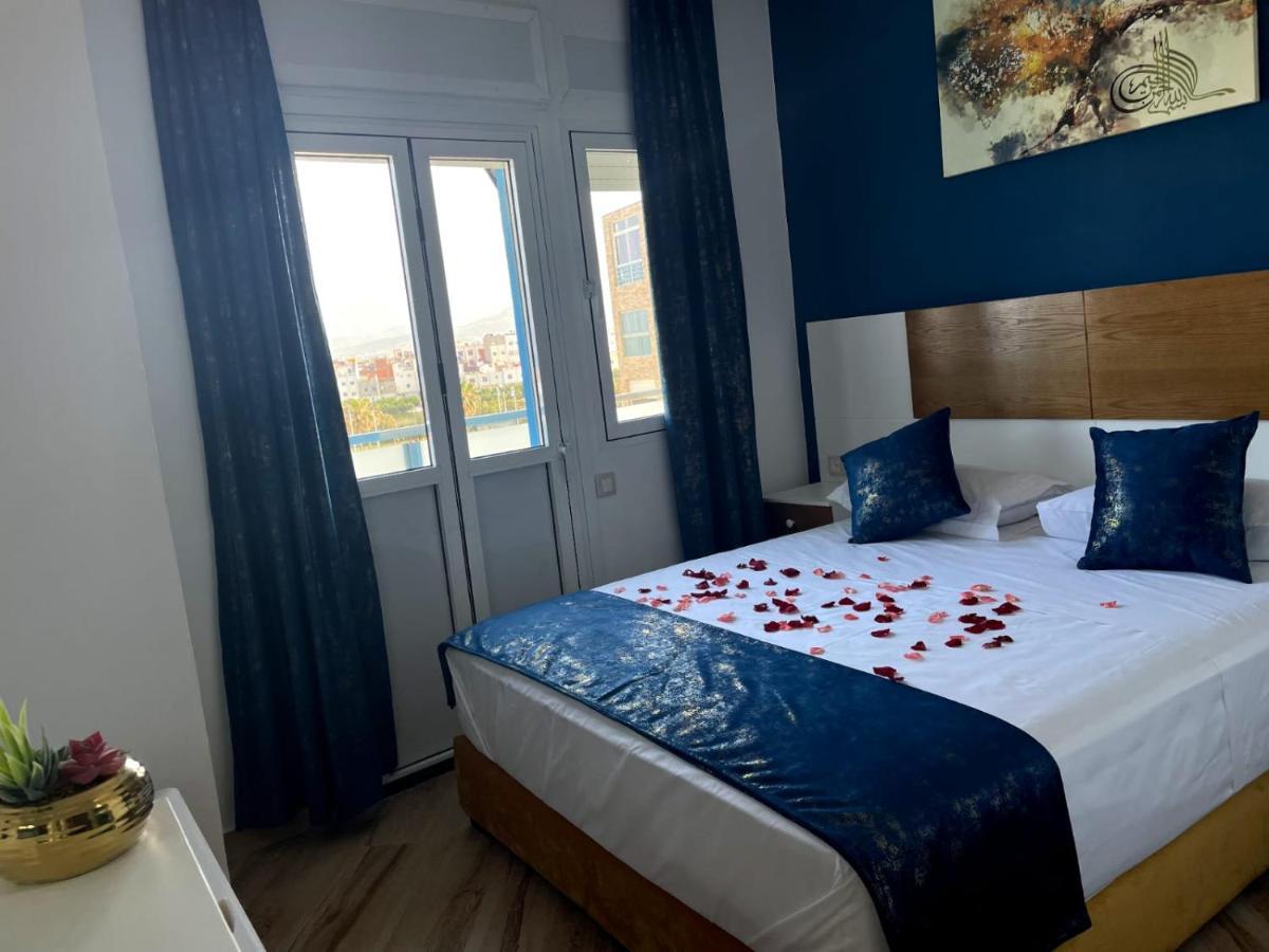 Hostal Mh Borj Martil Bagian luar foto