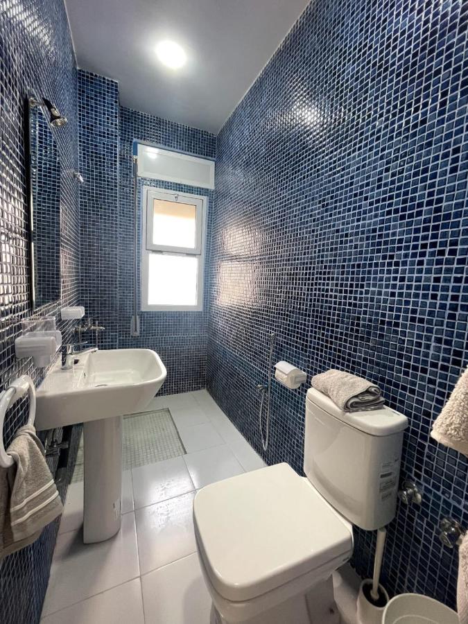 Hostal Mh Borj Martil Bagian luar foto